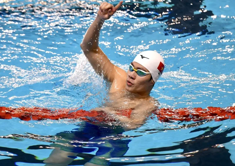 Kình ngư Trần Hưng Nguyên giành hai HCV tại SEA Games 30 khi mới 16 tuổi.
