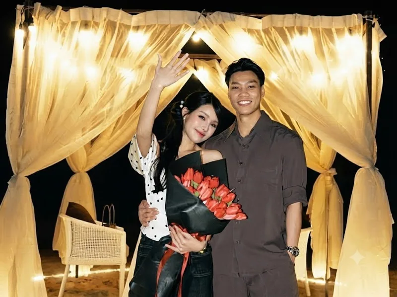 Chuyện tình của vợ cầu thủ Văn Thanh và nam hậu vệ gây chú ý bởi sự kín đáo, đồng hành và những khoảnh khắc đời thường được chia sẻ công khai.