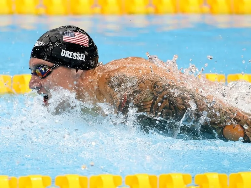 Dressel lập kỷ lục thế giới 100m bướm với thành tích 49,45 giây.